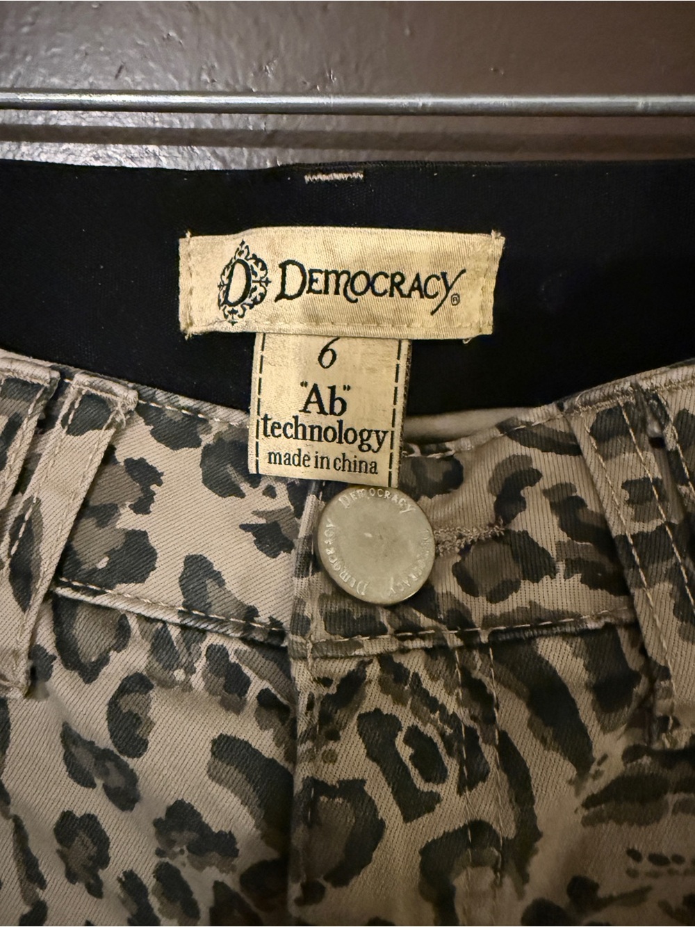 Democracy “Ab” technology Skinny Jeans in brown with Black Animal Print - Picture 5 of 6